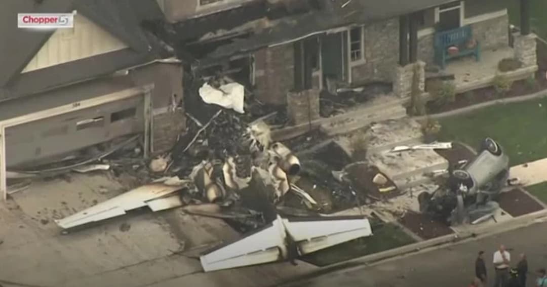 ทะเลาะกับเมีย! ฉุนขาด ขับเครื่องบินชนบ้านตัวเองตาย