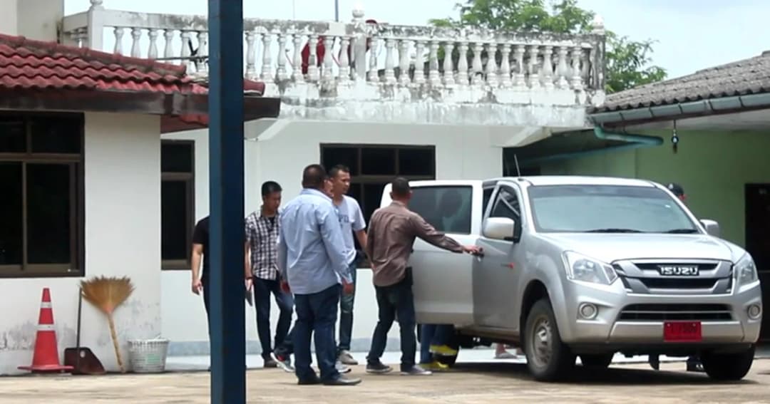 ปทุมธานี ตร.รวบมือปืนสาวยิงบ้านผู้พิพากษาสมทบ ปมหึงสามีใกล้ชิดน้องเมียคู่กรณี
