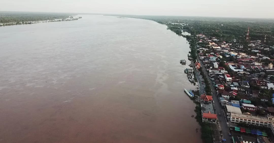 ‘นครพนม’ น้ำโขงทรงตัว 11 เมตร แต่ยังวิกฤต เฝ้าระวังพายุ