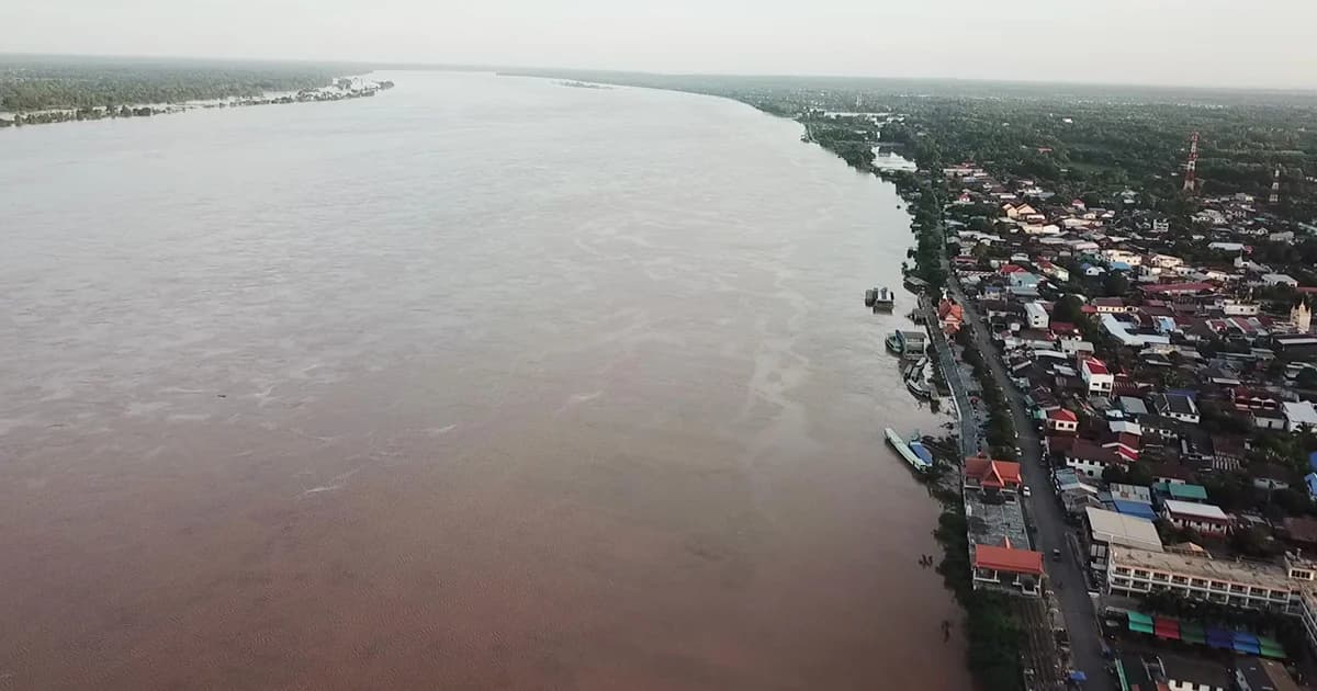 ‘นครพนม’ น้ำโขงทรงตัว 11 เมตร แต่ยังวิกฤต เฝ้าระวังพายุ