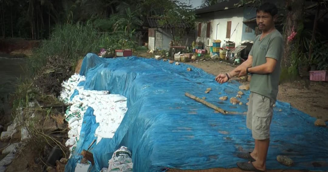 เดือนร้อนหนัก ! น้ำป่าซัดพื้นที่บ้านหายไป 1 ไร่ วอนหน่วยงานช่วยเหลือ