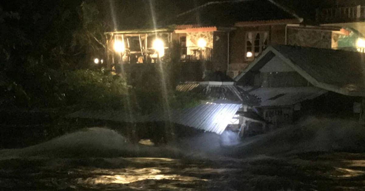 เผยภาพ นาทีรีสอร์ตถูกน้ำเขื่อนแก่งกระจานซัด ได้รับความเสียหายหนัก