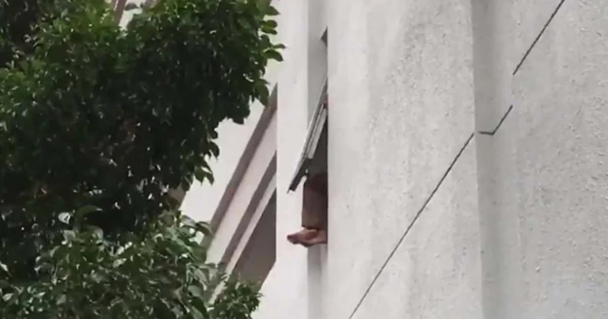 กล่อมสำเร็จ ! หญิงพยายามกระโดดตึก สตช. เหตุเครียดต้องคดีลักทรัพย์