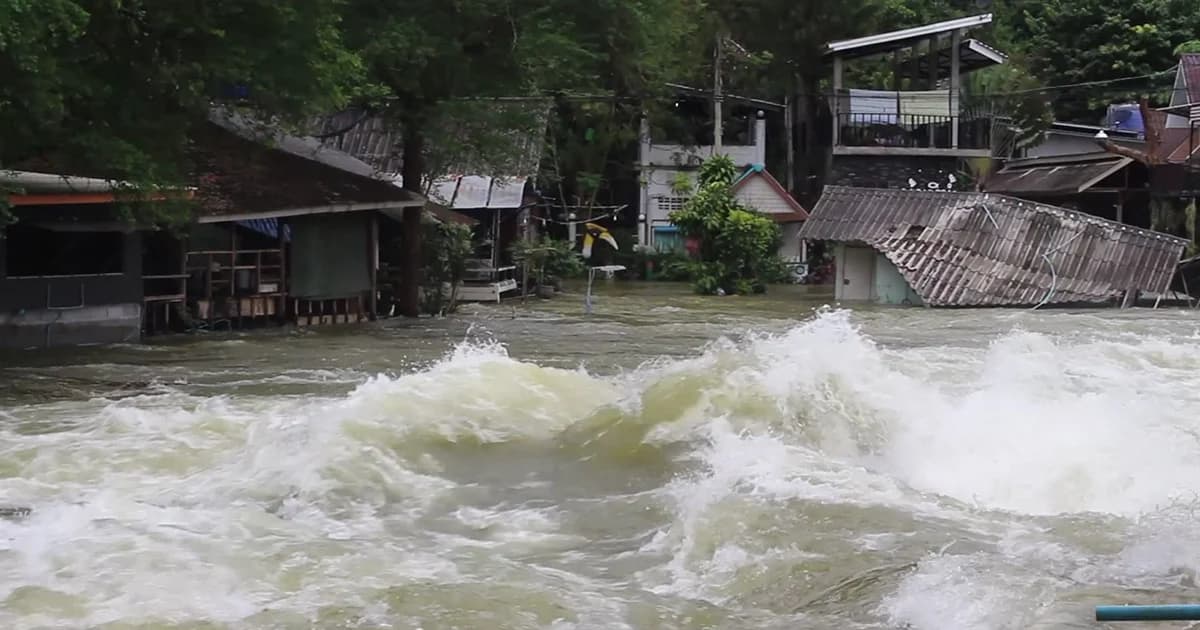 ที่พักริมแม่น้ำเพชรบุรีน้ำท่วมแล้ว 10 แห่ง ผู้ประกอบการเผยหนักสุดในรอบ 15 ปี