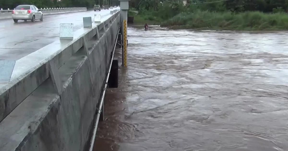 กรมชลฯ เตือนรับมือน้ำยมล้นตลิ่ง เฝ้าระวังป้องกันน้ำท่วมตัวเมืองสุโขทัย