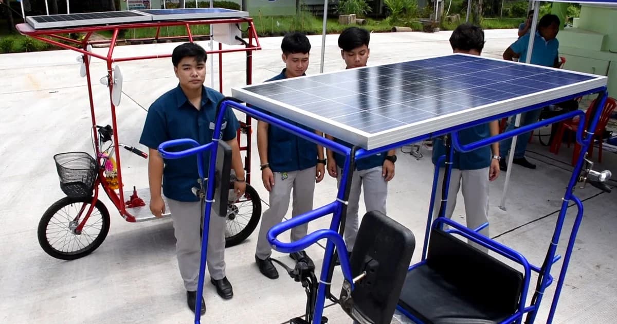 ทึ่ง ! เด็ก ปวส.เมืองลับแล ประดิษฐ์รถคนพิการพลังงานแสงอาทิตย์ ใช้งานได้จริง