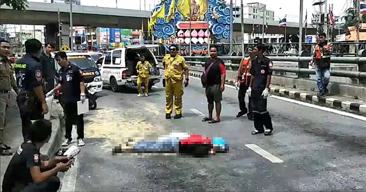 หนุ่มใหญ่ขี่ จยย.เกี่ยวรถบรรทุก ก่อนล้ม ถูกทับร่างดับ