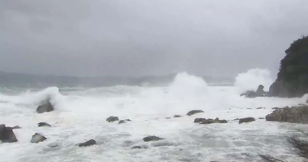 นักเรียนหายไปกับคลื่น 3 คน หลังไต้ฝุ่นซีมารอนเข้าถล่มญี่ปุ่น