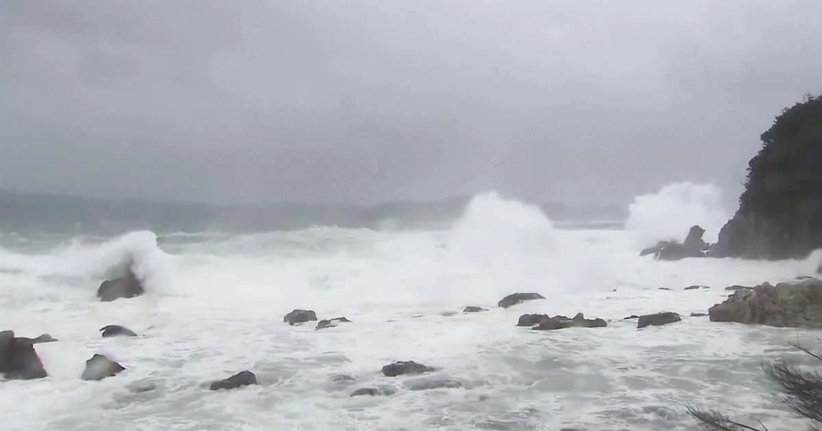 นักเรียนหายไปกับคลื่น 3 คน หลังไต้ฝุ่นซีมารอนเข้าถล่มญี่ปุ่น