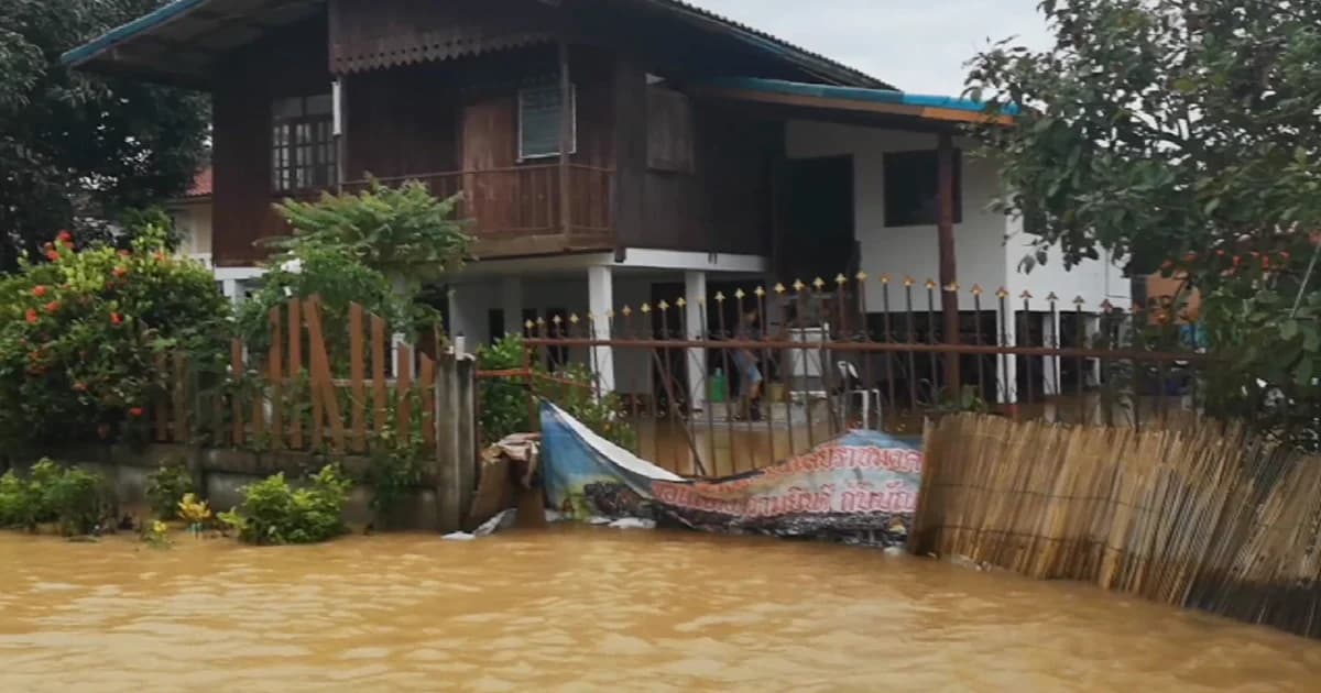 น้ำป่าทะลักท่วม ‘เชียงของ’ กระทบ 17 หมู่บ้าน บ้านเรือนจมน้ำกว่า 500 หลัง