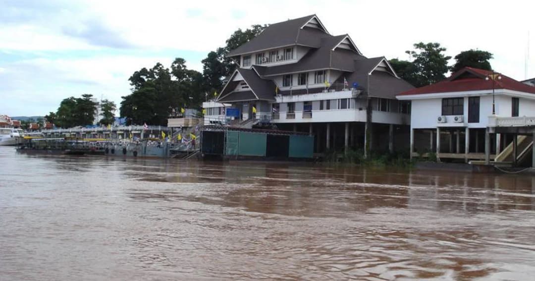 มุกดาหารอ่วม! น้ำโขงล้นตลิ่งหลากท่วมชุมชนลุ่มน้ำ