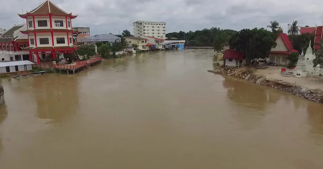 ‘มุกดาหาร’ น้ำโขงเกินระดับวิกฤตอีกรอบ เตือน ปชช. ขนของหนีน้ำท่วม