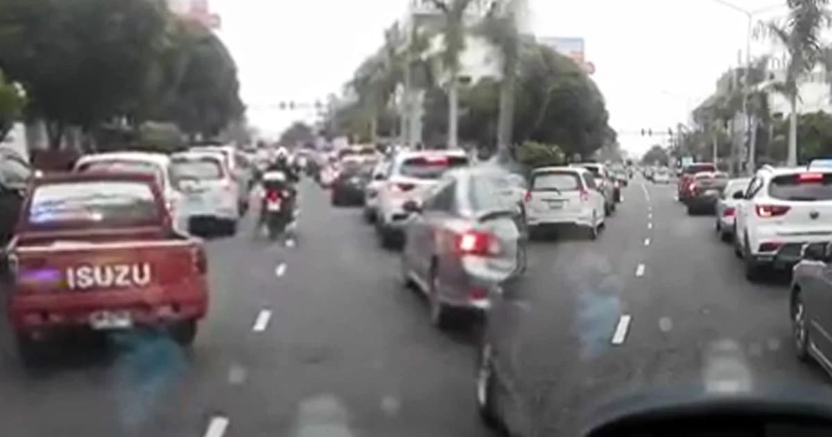 บิ๊กไบค์ใจหล่อ! ขี่รถเปิดทางให้กู้ภัย ส่งคนเจ็บฉุกเฉินส่งโรงพยาบาล