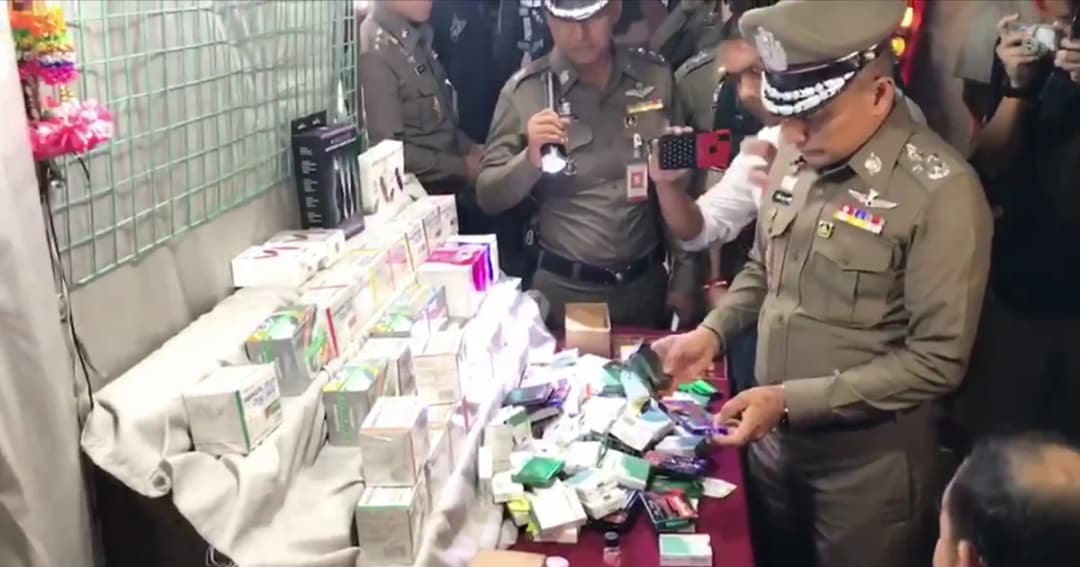 รอง ผบ.ตร. นำทีมบุกกวาดล้าง ‘ยาเสียสาว’ ย่านสุขุมวิท