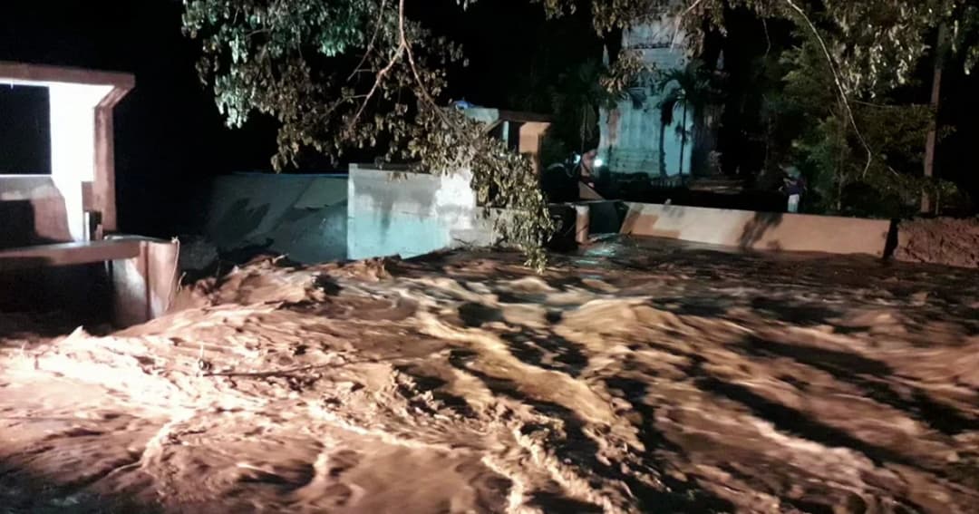 ฝนถล่ม! น้ำทะลักท่วมเมืองเชียงใหม่หลายจุด เตือน อ.หางดง เตรียมรับมือ