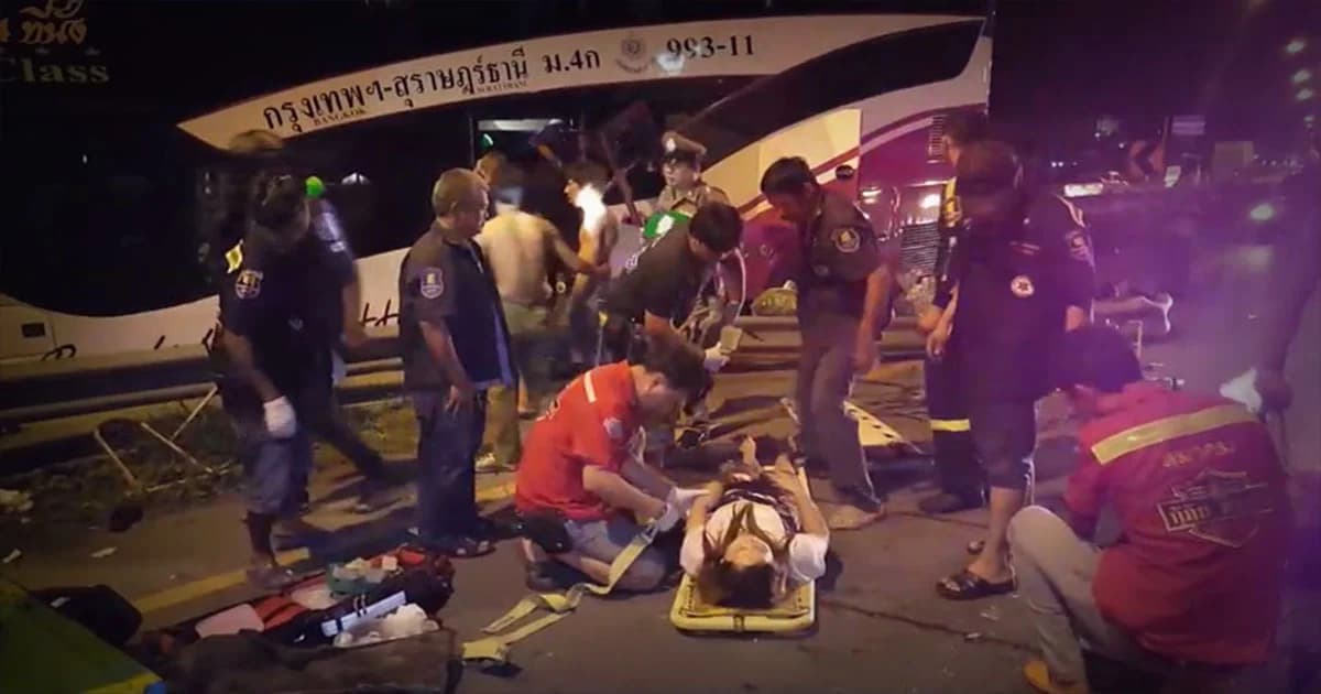 กู้ภัยเร่งช่วย ! รถทัวร์สายกรุงเทพฯ-สุราษฎร์ธานี ชนเสาไฟฟ้า เจ็บ 28 ราย