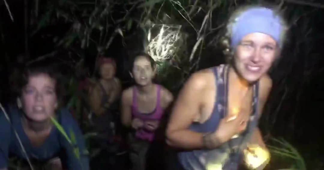 เชียงใหม่ เร่งช่วยกลางดึก! นักศึกษาแลกเปลี่ยนต่างชาติหลงป่า 11 คน ติดหน้าผาสูง 80 ม.