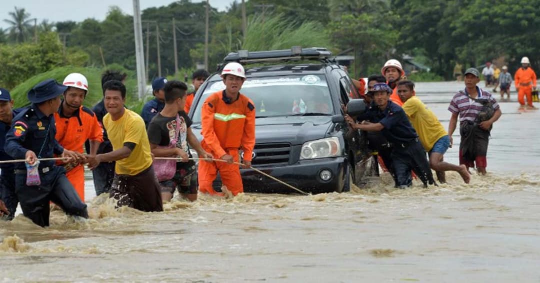 ชาวเมียนมาครึ่งแสนหนีน้ำท่วม หลังสปิลเวย์ของเขื่อนแตก