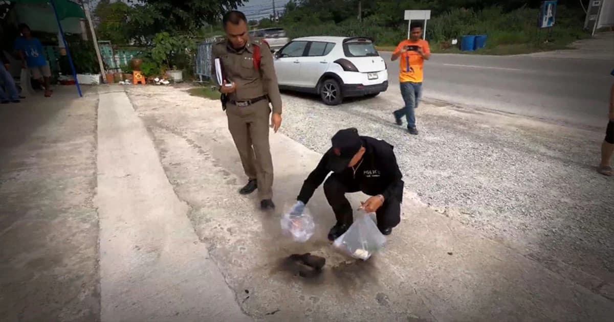 แก๊งทวงหนี้โหด ! ขับเก๋งปาขวดน้ำมันใส่ร้านวัสดุก่อสร้างแล้วจุดไฟเผา