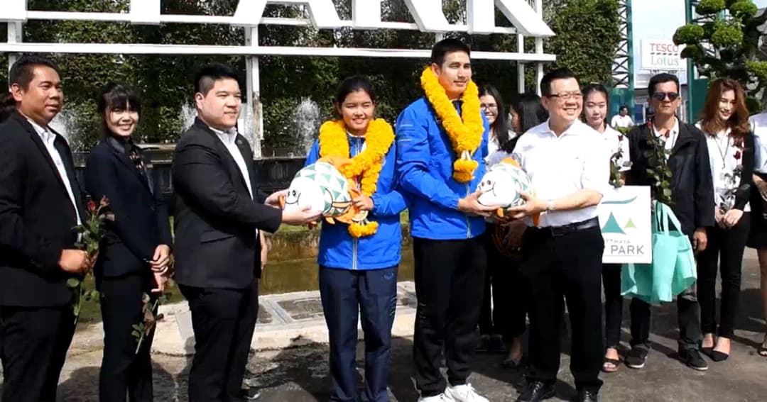 ชาวกรุงเก่าต้อนรับ 2 นักกีฬาตะกร้อ-ร่มร่อน หลังคว้าเหรียญทองเอเชียนเกมส์ 2018