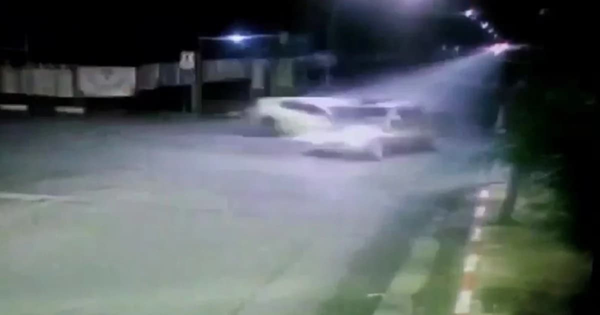 มาไม่เบรก! เผยคลิปรถเก๋งพุ่งชนกระบะเต็มๆ เสียชีวิต 3 ราย บาดเจ็บ 7 ราย