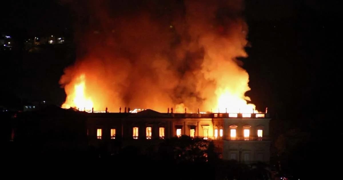 วัตถุโบราณ 20 ล้านชิ้นอยู่ในกองเพลิง! ไฟไหม้พิพิธภัณฑ์บราซิลอายุ 200 ปี