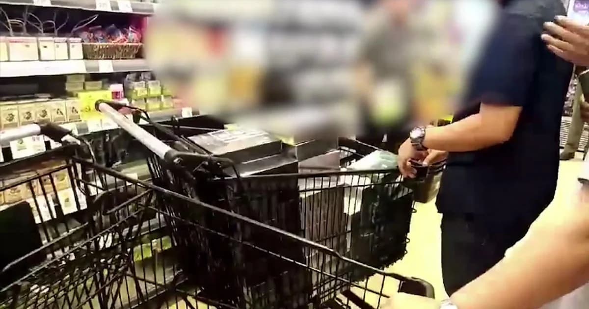 บุกตรวจยึดเครื่องสำอางผิดกฎหมาย กลางห้างดังย่านพระราม 9