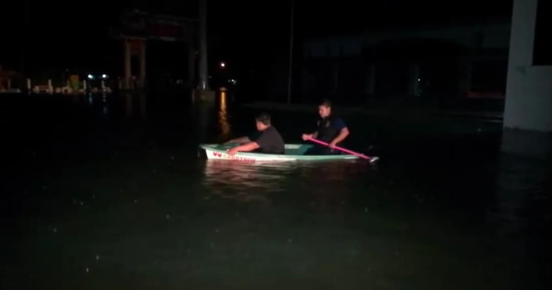 ฝนถล่มหนัก น้ำทะลักเข้าท่วมเมืองปราจีนบุรี เจ้าหน้าที่เร่งระบายน้ำด่วน