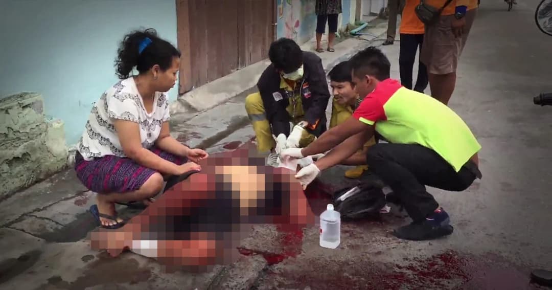 ตร.เมืองชลเร่งล่าน้องชายโหด คว้ามีดสปาต้าฟันพี่ชายเจ็บสาหัส