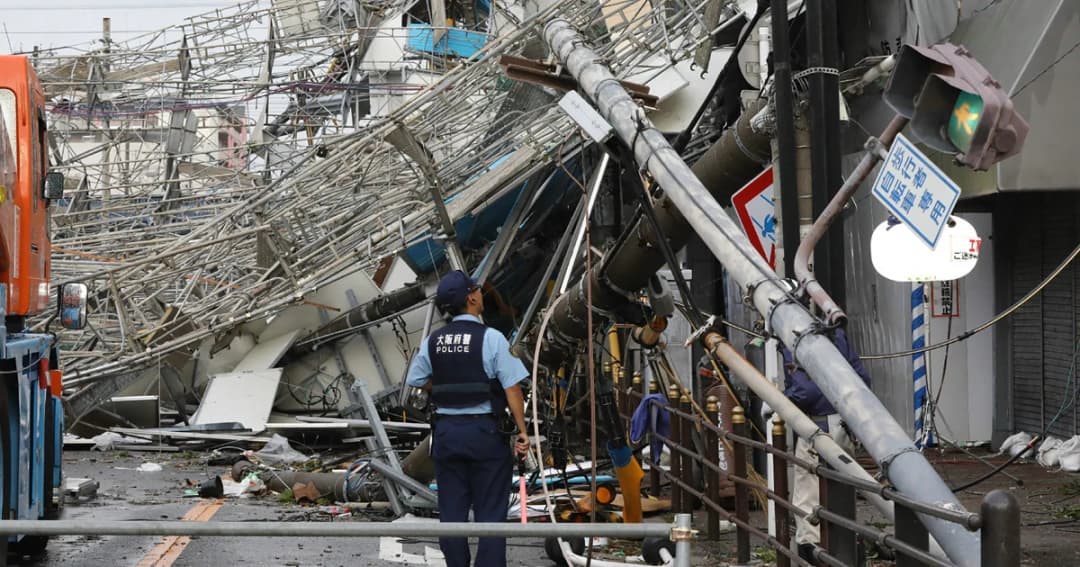 ตายแล้ว 9 ! ไต้ฝุ่นเชบีถล่มญี่ปุ่น หนักสุดในรอบ 25 ปี เผยคลิปเรือซัดสะพานพัง