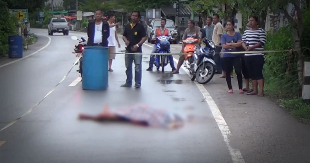 วัยรุ่นเดือด! เมาควักมีดปาดคอเพื่อนกลางวงเหล้า ก่อนหนีขาดใจตายกลางถนน