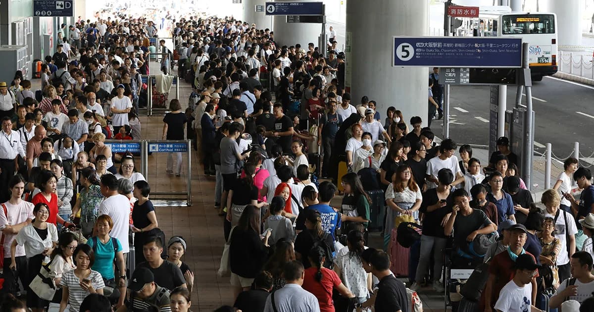 ปิดสนามบินคันไซ หลังไต้ฝุ่นเชบีถล่มญี่ปุ่น กงสุลใหญ่ฯ แนะช่องทางบินกลับไทย