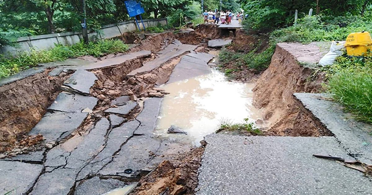 ชัยภูมิอ่วม ฝนตกหนัก น้ำเซาะถนนทรุด พังถล่ม