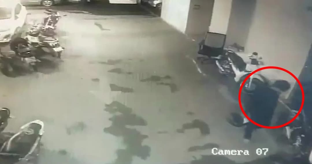 2 โจรขโมย จยย.ตำรวจพลร่มกลางหอพัก