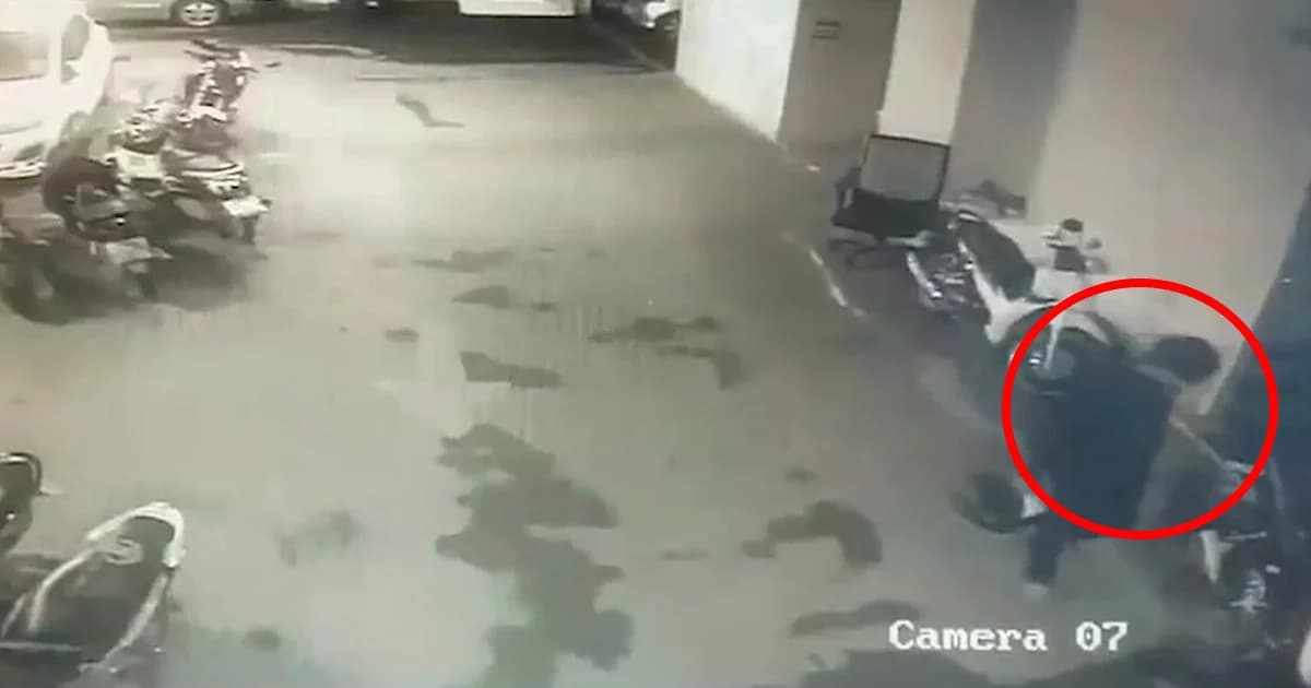 2 โจรขโมย จยย.ตำรวจพลร่มกลางหอพัก