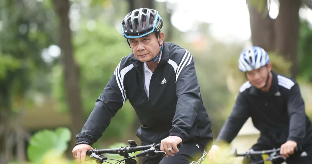 นายกฯ ปั่นจักรยานไปบ้านพิษณุโลก เผยยังไม่ปรับครม.