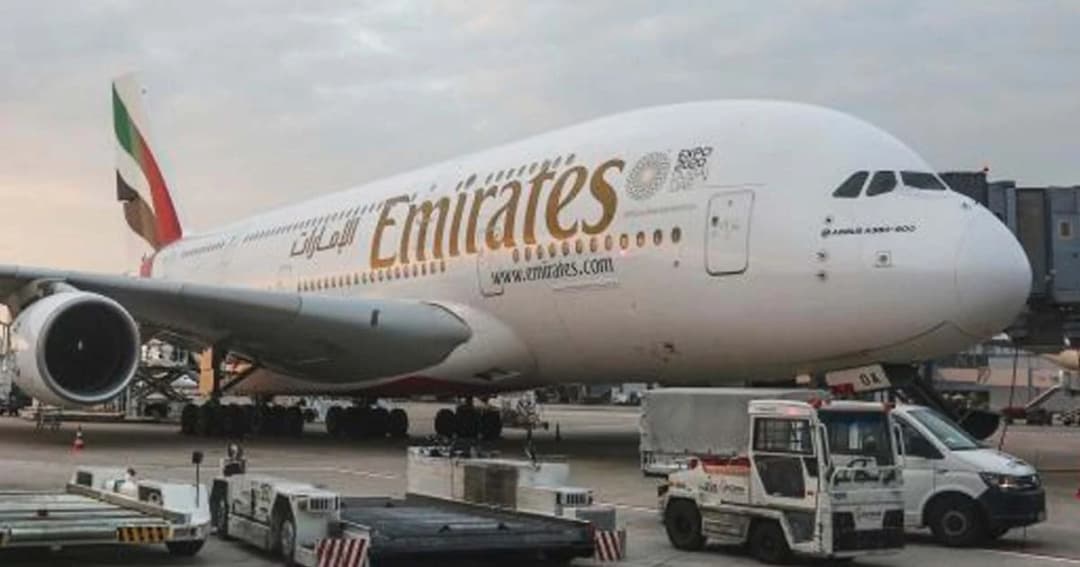 ไข้หวัดใหญ่ทำพิษ! สหรัฐฯ กักเครื่องบินเอมิเรตส์ ส่ง 10 คนเข้ารพ.