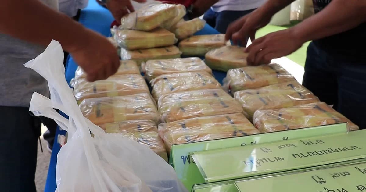 แม่-ลูกเนียนเป็นนักท่องเที่ยว ซุกยาบ้า 2 แสนเม็ดที่กระโปรงรถ