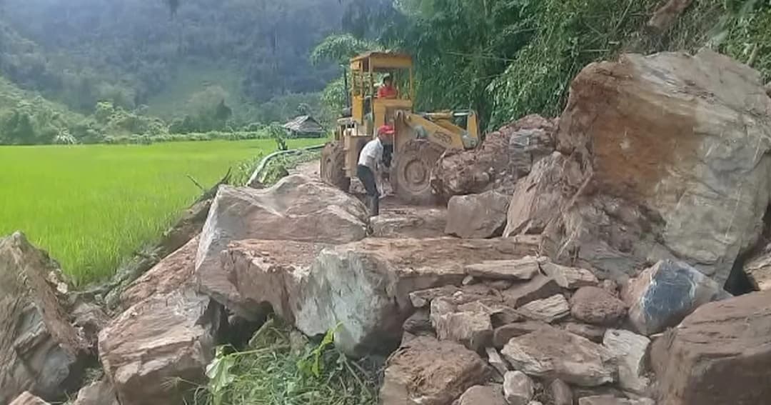เตรียมระเบิดหินยักษ์ 70 ตัน เปิดทางไปบ้านสบโขง จ.แม่ฮ่องสอน