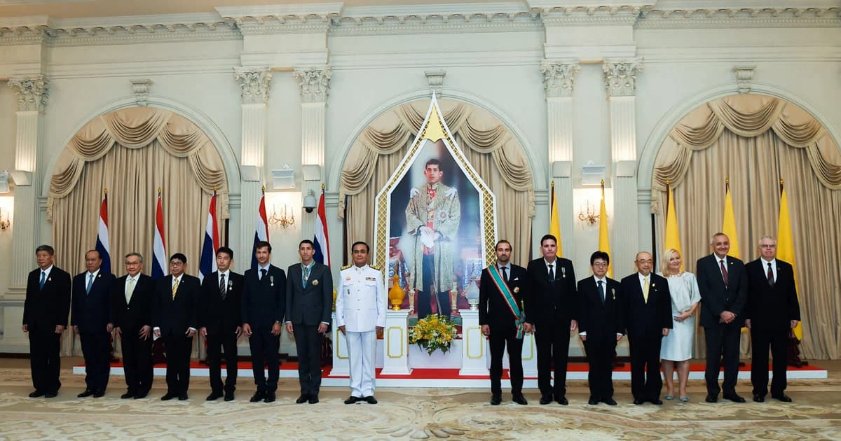 “พระเจ้าอยู่หัว” พระราชทานเครื่องราชฯ แก่ผู้ปฏิบัติภารกิจช่วย 13 หมูป่า