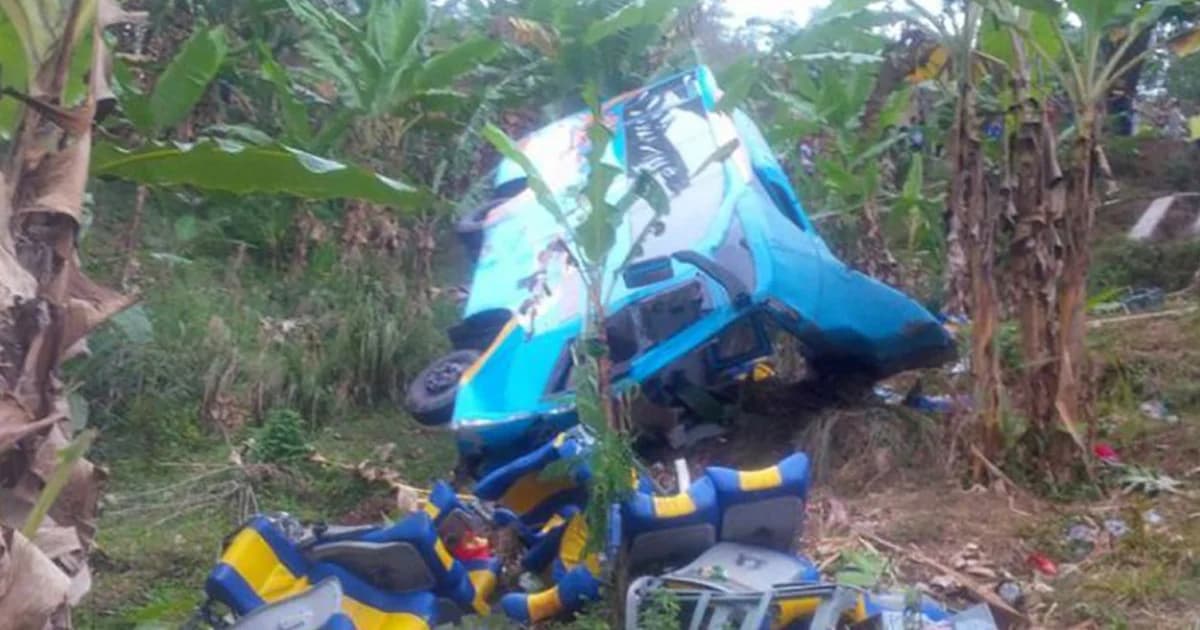 รถบัสพนักงานตกเหวในอินโดนีเซีย เสียชีวิตอย่างน้อย 20 ศพ