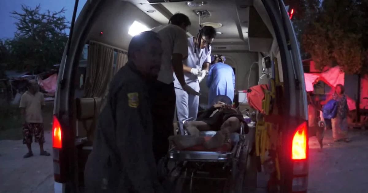 หนุ่มวัย 18 คว้ามีดแทงตัวเองเลือดอาบสาหัส ประชดแฟนสาววัย 16