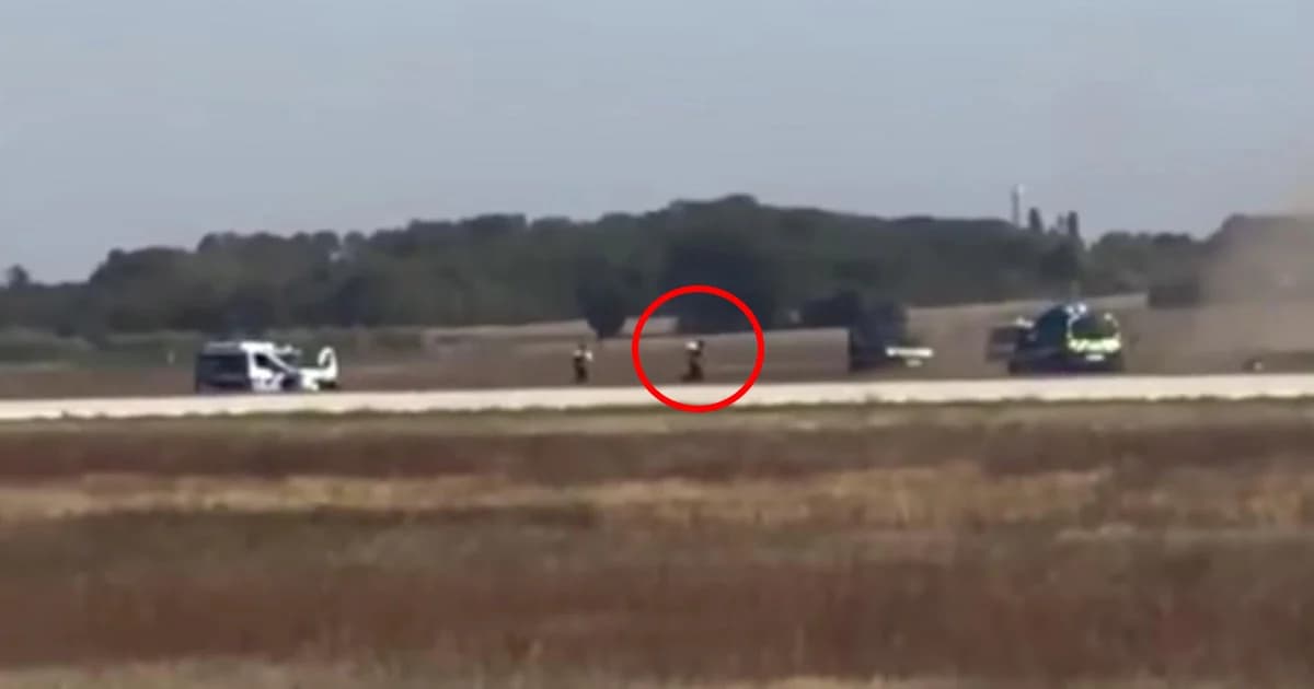 ตำรวจฝรั่งเศสไล่ล่ารถต้องสงสัย หลังตั้งใจชนทะลุอาคารสนามบิน