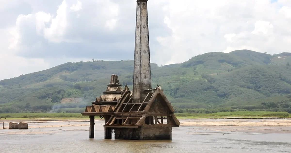 แห่ชม! ซากหมู่บ้านวิปโยค โผล่พ้นอ่างเก็บน้ำในรอบเกือบ 30 ปี