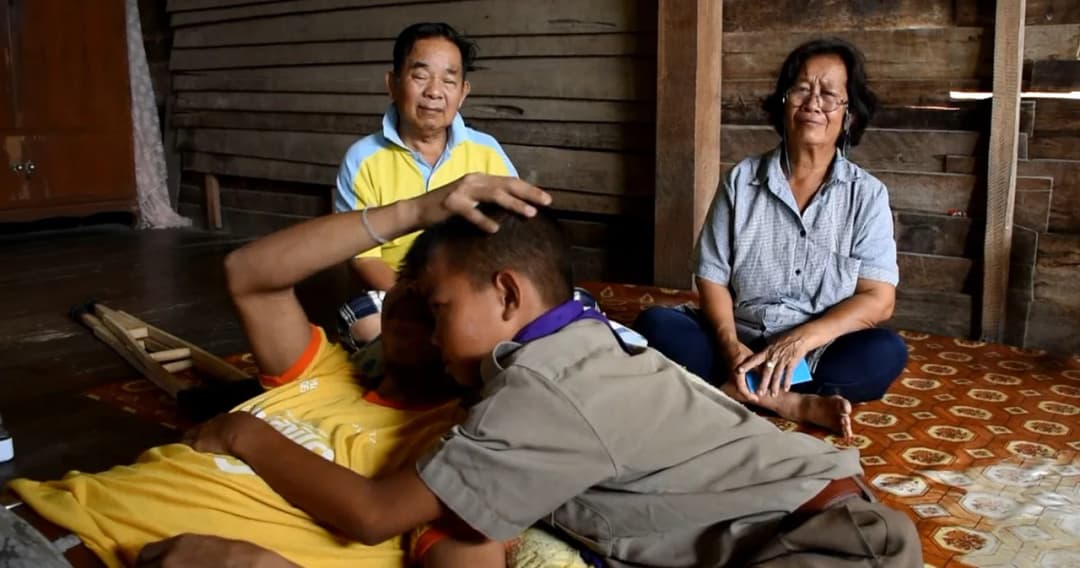 น้องอาร์ท เด็กชายยอดกตัญญู หาเลี้ยงครอบครัว 4 ชีวิต