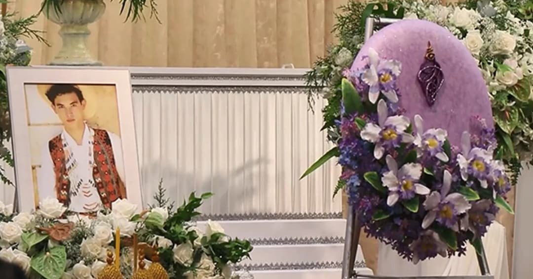 พระองค์เจ้าโสมสวลี ประทานพวงมาลาวางหน้าหีบศพ วรุฒ วรธรรม