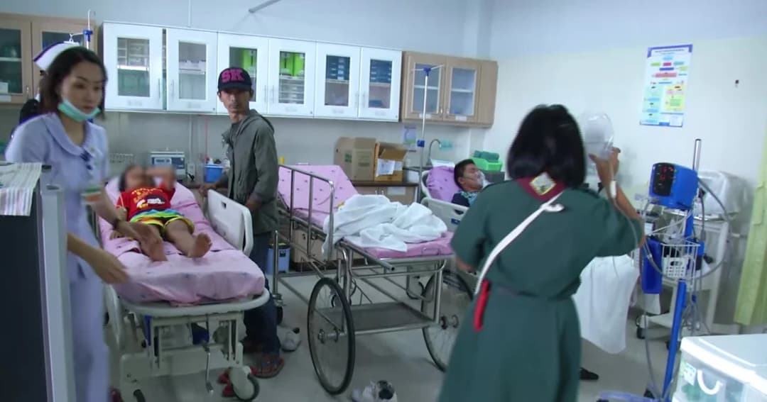 ขอนแก่น หามนักเรียนท้องร่วงส่ง รพ.ด่วน! 30 ราย คาดอาหารเป็นพิษจากข้าวกลางวัน