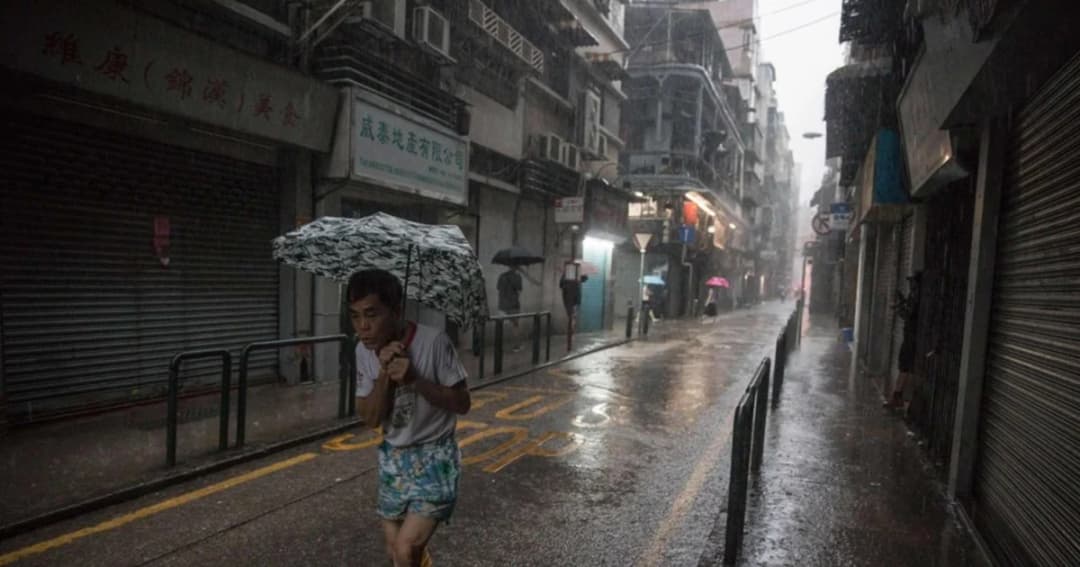 พายุไต้ฝุ่น “บารีจัต” และ “มังคุด” เคลื่อนตัวเข้าจีนตอนใต้แล้ว