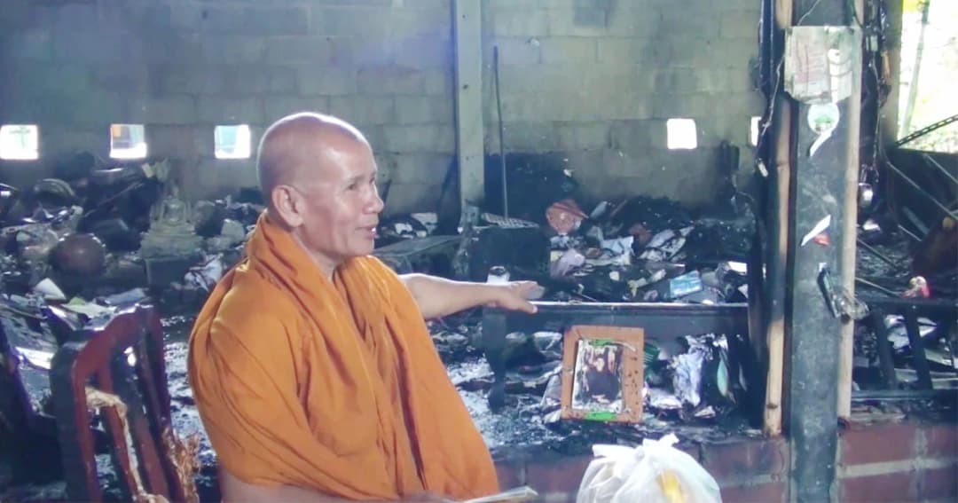 หลวงพ่อเปิดเทปธรรมะทิ้งไว้ ก่อนไฟช็อตไหม้กุฏิวอดทั้งหลัง !