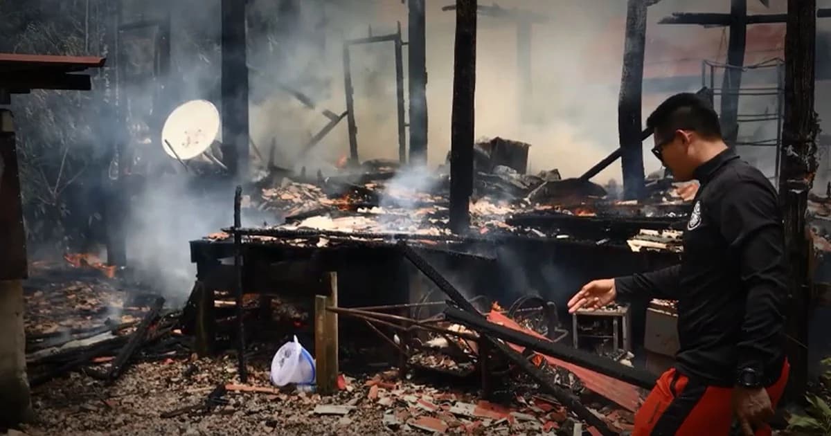 ยายวัย 68 ช็อก ! ออกจากบ้านชั่วโมงเดียว กลับมาอีกทีไฟไหม้วอดทั้งหลัง